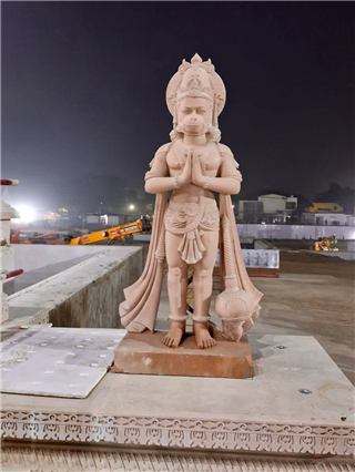 राम मंदिर के द्वार पर हनुमान जी और गरुड़ जी, देखें तस्वीरें - Hindi News | राम मंदिर के द्वार पर हनुमान जी और गरुड़ जी, देखें तस्वीरें | Latest Photos at Lokmatnews.in