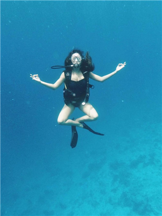 लक्षद्वीप में ईशा गुप्ता का सिजलिंग अंदाज, समुद्र में लगाई डुबकी, देखे - Hindi News | लक्षद्वीप में ईशा गुप्ता का सिजलिंग अंदाज, समुद्र में लगाई डुबकी, देखे | Latest Photos at Lokmatnews.in