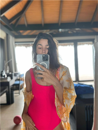 आलिया भट्ट ने शेयर की फोटो, लिखा 'मिलियन मिरर सेल्फीज' - Hindi News | आलिया भट्ट ने शेयर की फोटो, लिखा 'मिलियन मिरर सेल्फीज' | Latest Photos at Lokmatnews.in