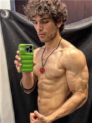 ऋतिक रौशन पर भारी पड़ा 'फाइटर' का ये विलेन!, बॉडी देख हो जाएंगे हैरान - Hindi News | ऋतिक रौशन पर भारी पड़ा 'फाइटर' का ये विलेन!, बॉडी देख हो जाएंगे हैरान | Latest Photos at Lokmatnews.in