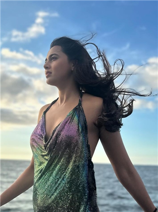 तेजस्वी प्रकाश ने मल्टी कलर शॉर्ट ड्रेस में गिराई बिजलियां, देखें तस्व - Hindi News | तेजस्वी प्रकाश ने मल्टी कलर शॉर्ट ड्रेस में गिराई बिजलियां, देखें तस्व | Latest Photos at Lokmatnews.in