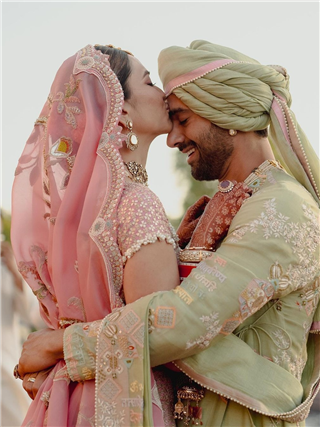 एक-दूजे के हुए कृति खरबंदा और पुलकित सम्राट, शेयर की शादी की तस्वीरें - Hindi News | एक-दूजे के हुए कृति खरबंदा और पुलकित सम्राट, शेयर की शादी की तस्वीरें | Latest Photos at Lokmatnews.in