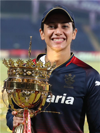 स्मृति मंधाना ने खत्म किया 16 साल का लंबा इंतजार, विराट ने किया फोन.. - Hindi News | स्मृति मंधाना ने खत्म किया 16 साल का लंबा इंतजार, विराट ने किया फोन.. | Latest Photos at Lokmatnews.in