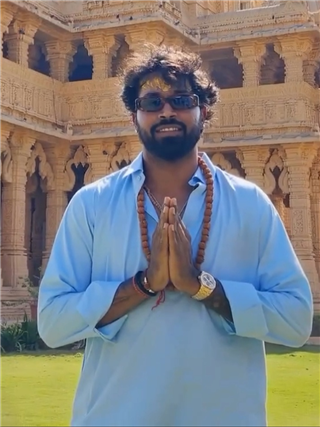 लगातार 3 हार के बाद सोमनाथ मंदिर पहुंचे हार्दिक पांड्या... - Hindi News | लगातार 3 हार के बाद सोमनाथ मंदिर पहुंचे हार्दिक पांड्या... | Latest Photos at Lokmatnews.in